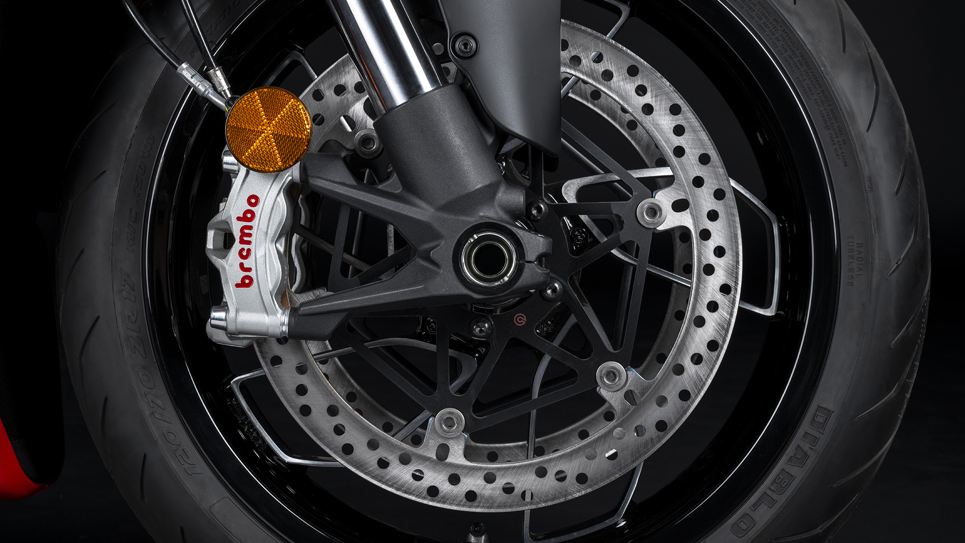 Ducati-Diavel-V4-MY23-tech-spec-gallery-1920x1080-10