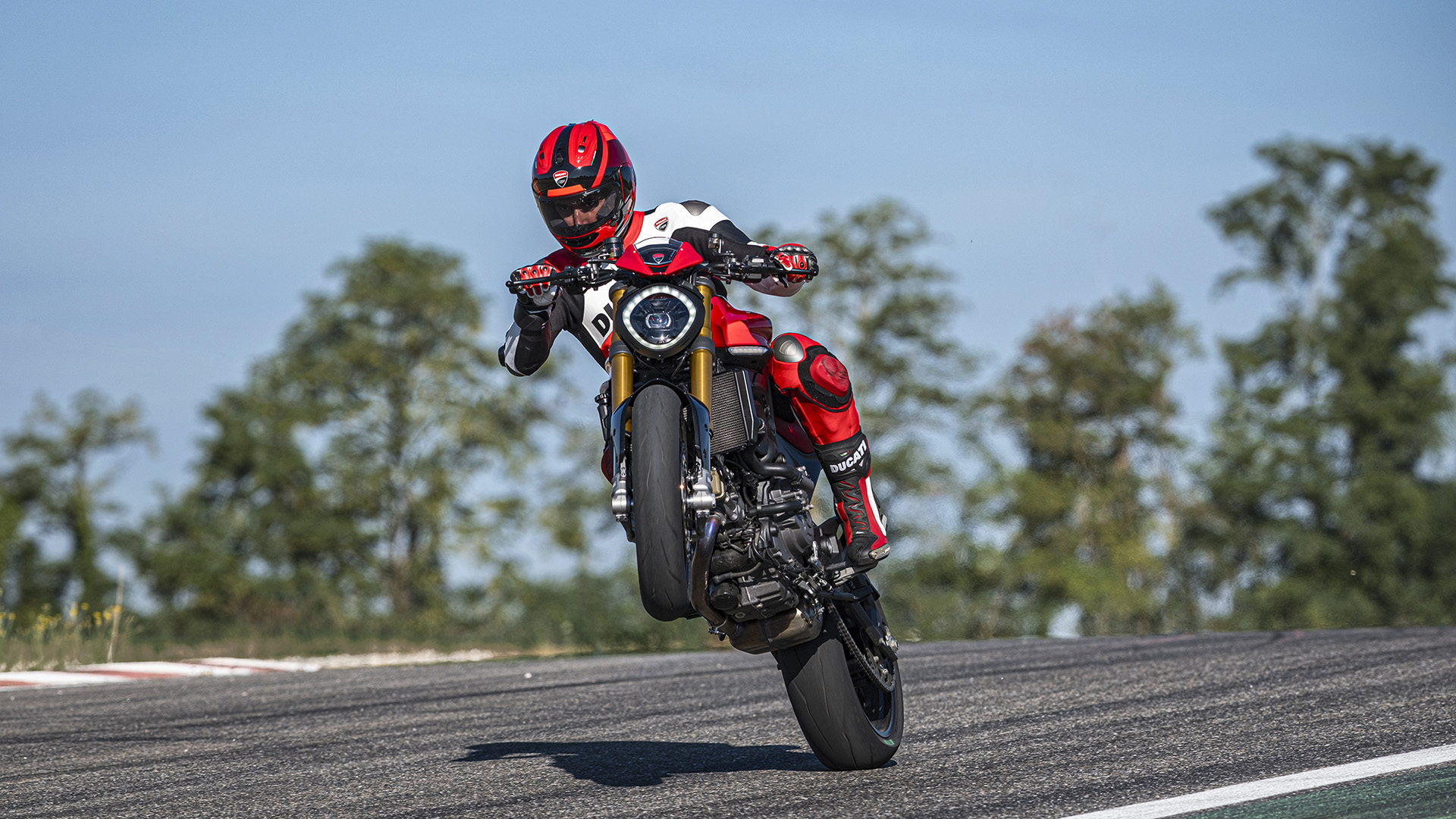 Ducati-Monster-SP-MY23-overview-gallery-01-1920x1080
