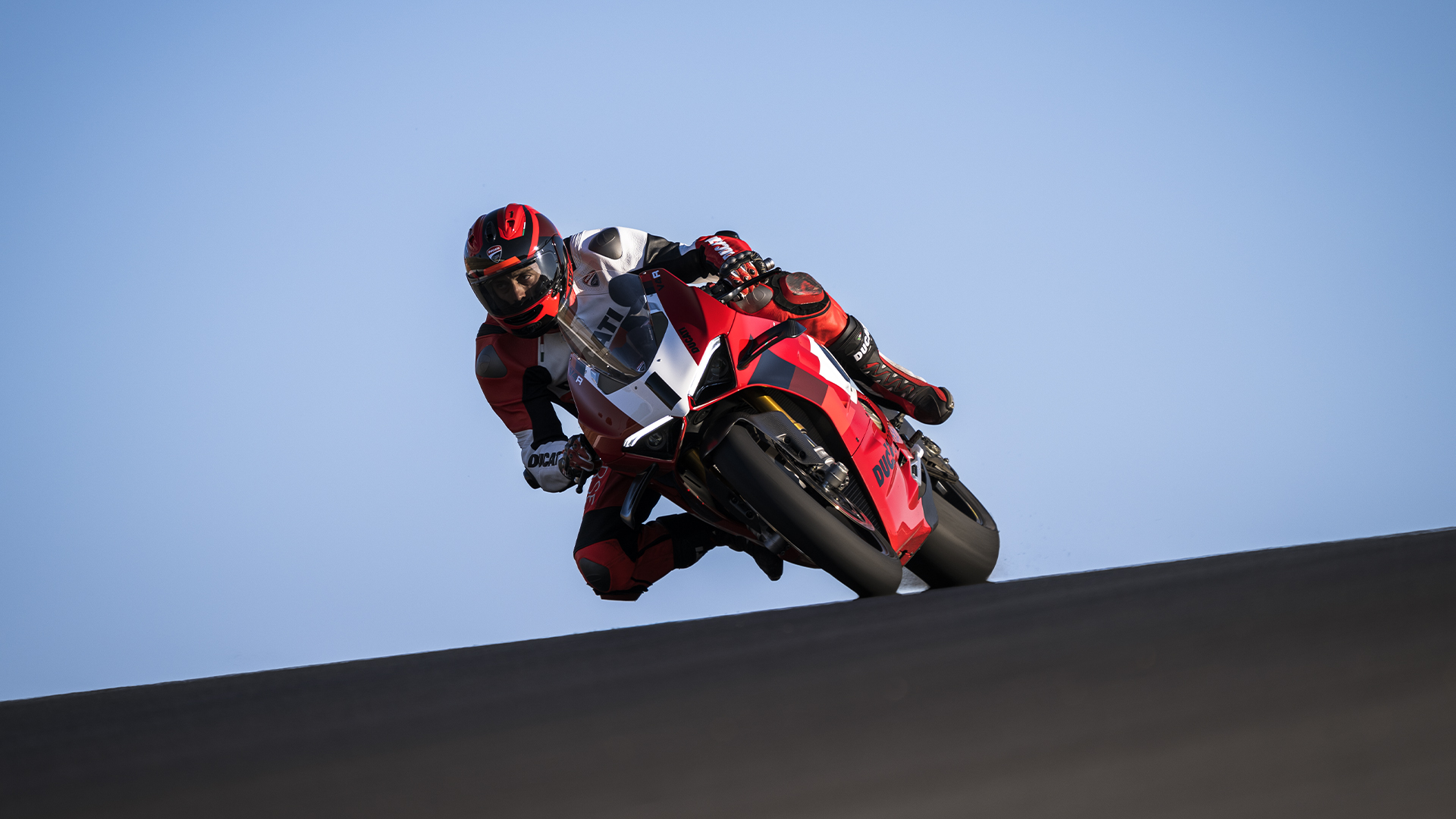 Ducati-Panigale-V4R-MY23-overview-gallery-01-1920x1080
