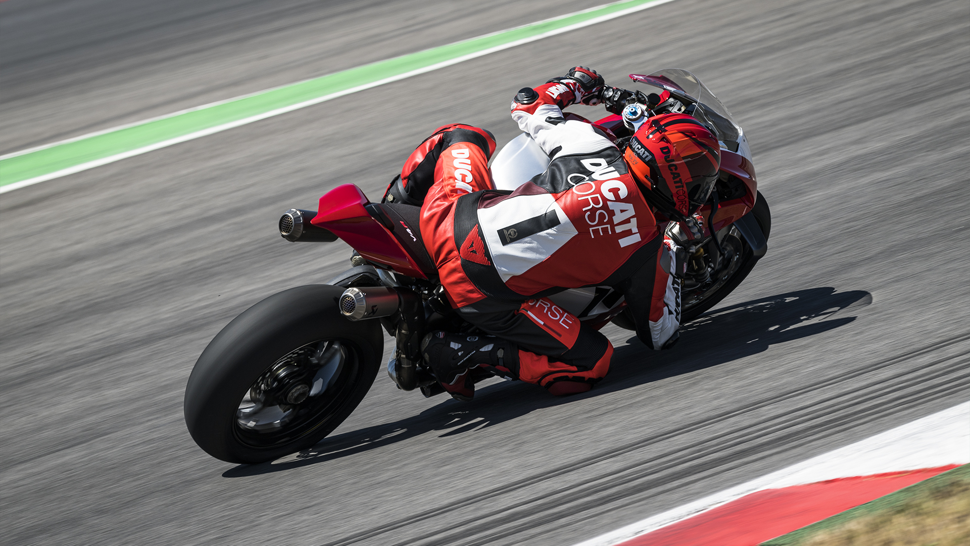 Ducati-Panigale-V4R-MY23-overview-gallery-04-1920x1080