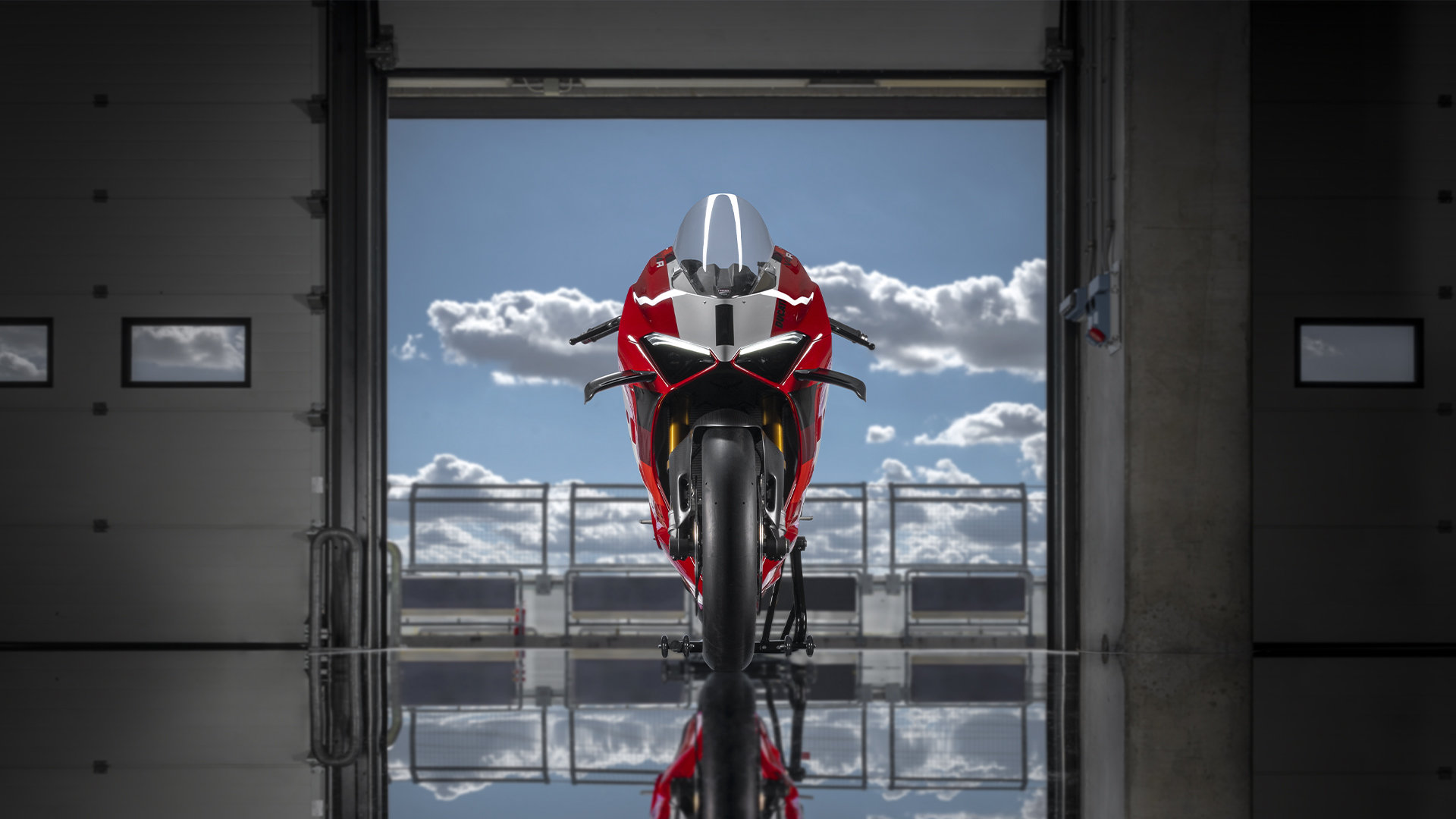 Ducati-Panigale-V4R-MY23-performance-gallery-02-01-1920x1080