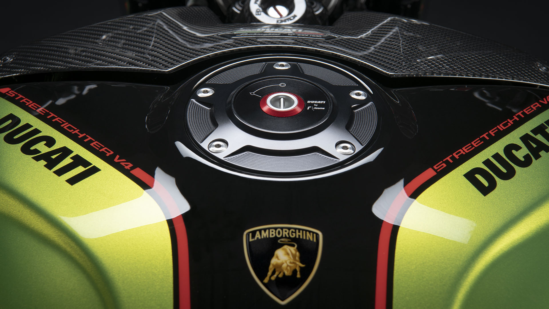 Ducati-SF-V4-Lamborghini-MY23-design-gallery-01-1920x1080