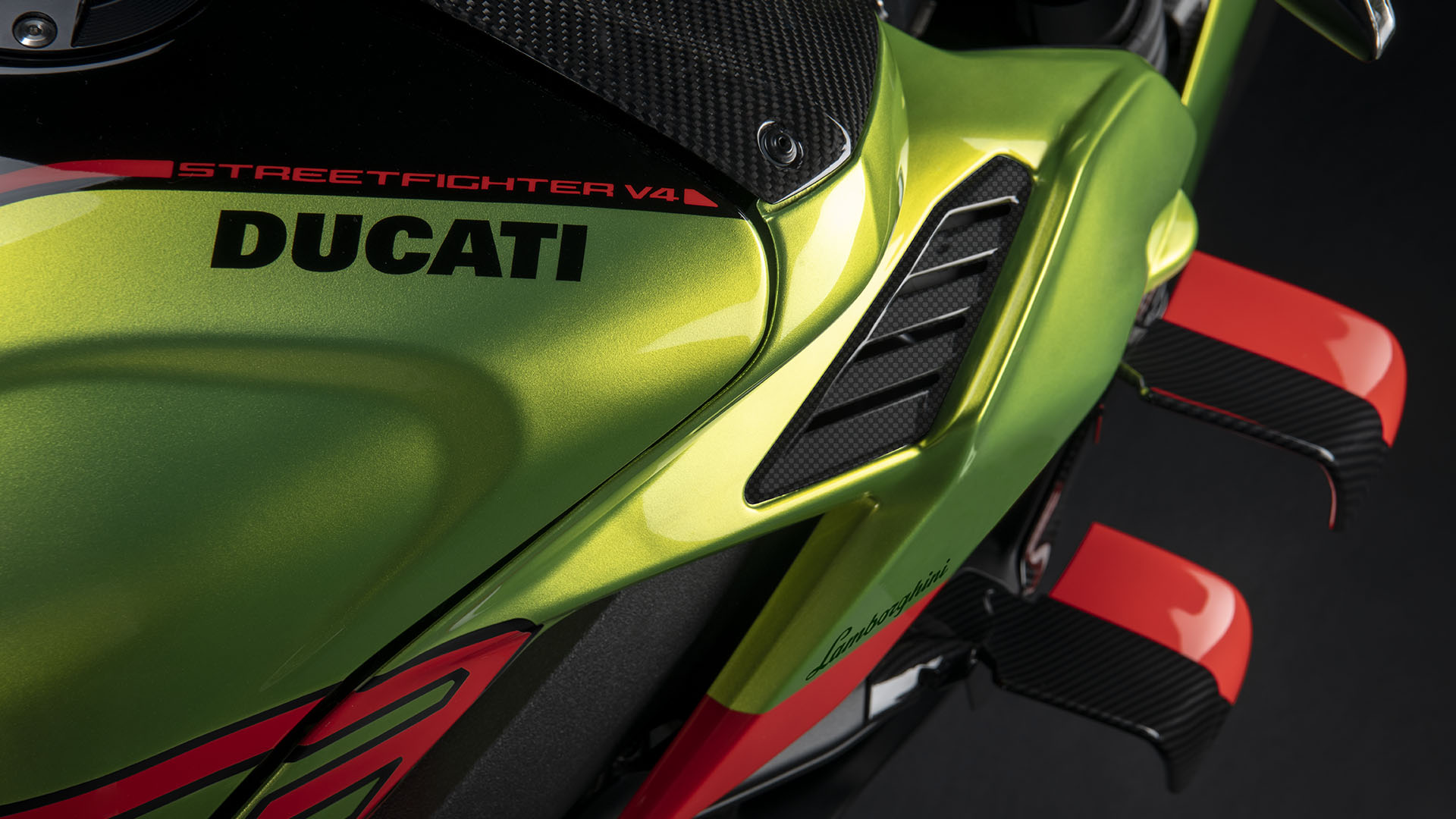 Ducati-SF-V4-Lamborghini-MY23-design-gallery-03-1920x1080