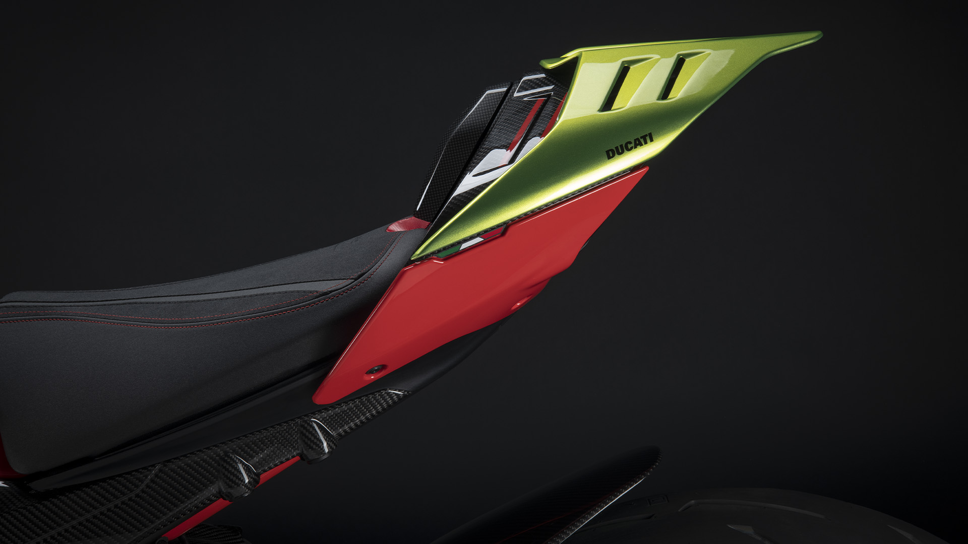 Ducati-SF-V4-Lamborghini-MY23-design-gallery-04-1920x1080