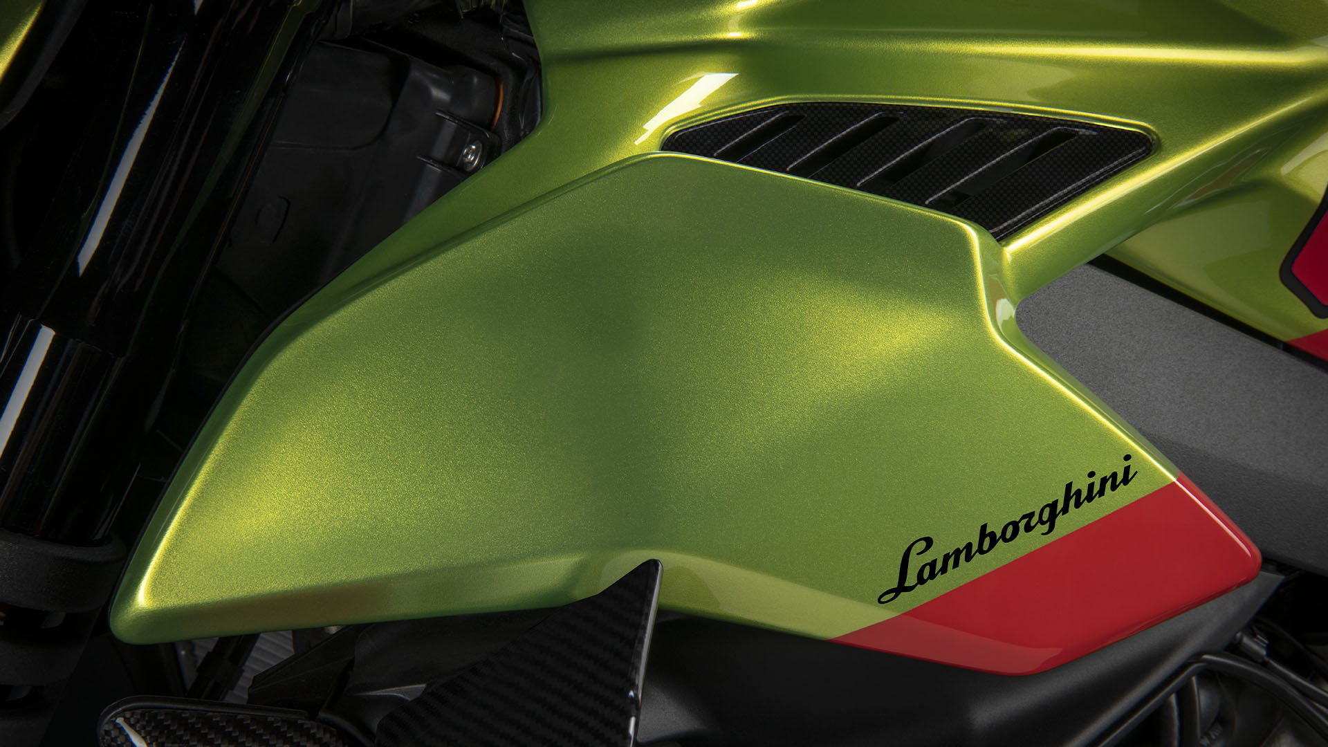 Ducati-SF-V4-Lamborghini-MY23-overview-gallery-03-1920x1080
