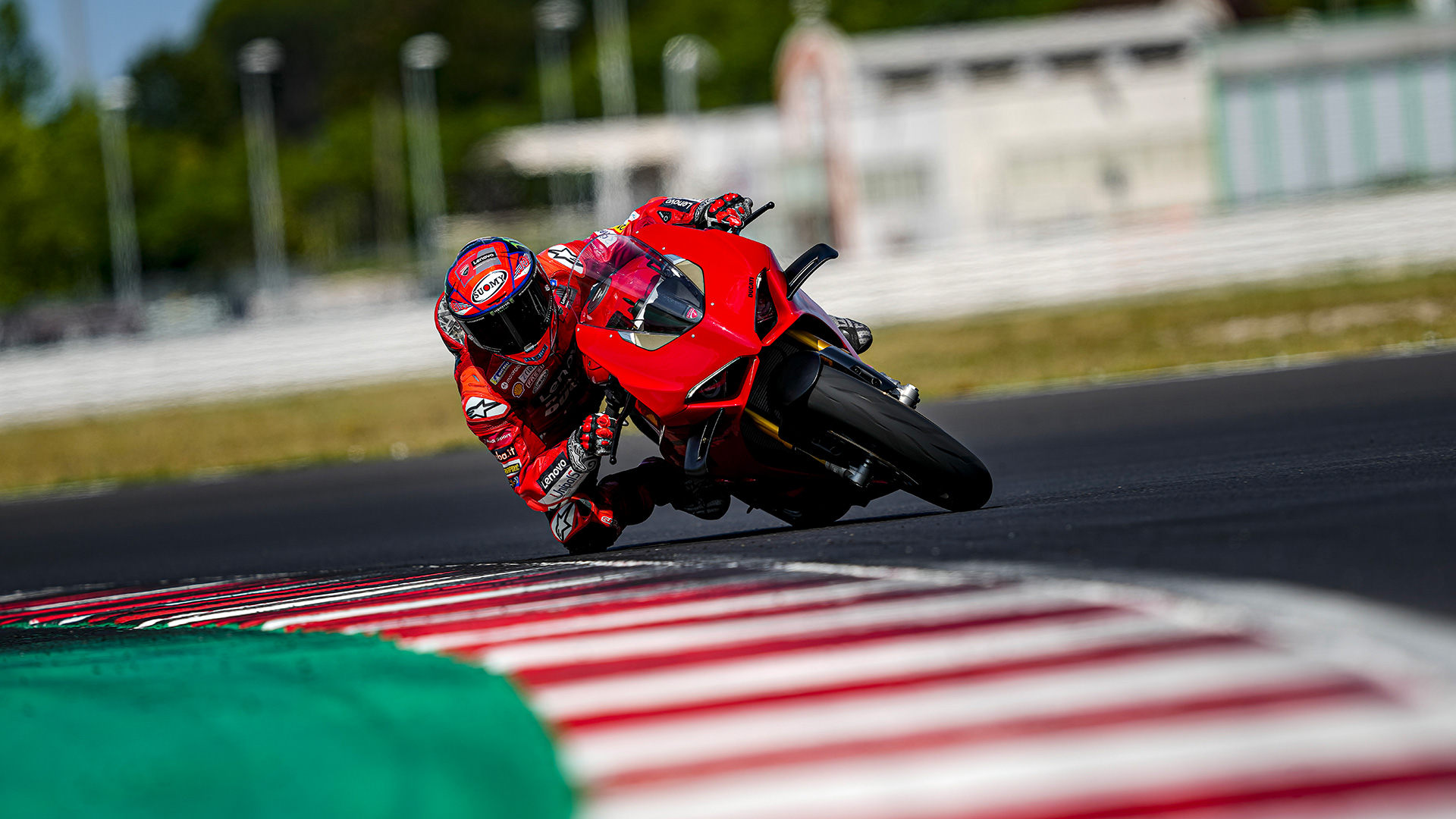 Panigale-MY22-Dinamica-03-Gallery-1920x1080 (1)