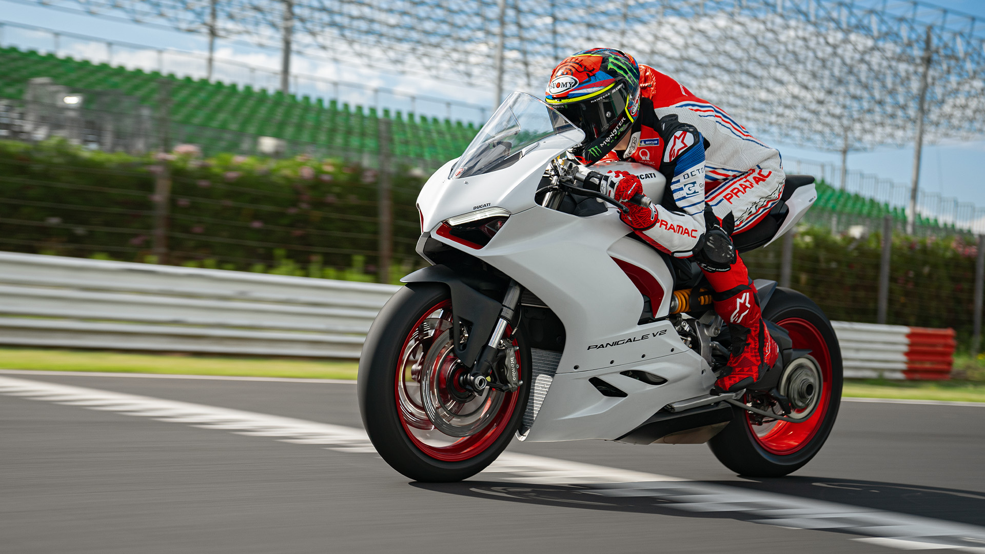 Panigale-V2-overview-gallery-04-1920x1080