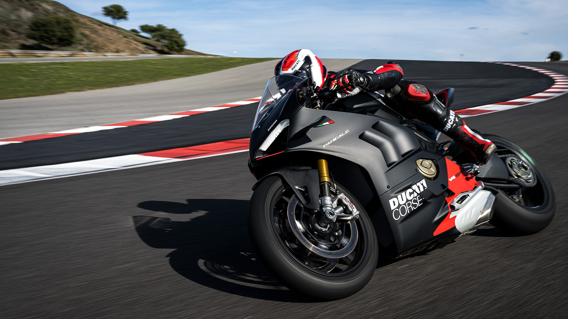 Panigale-V4-SP2-02-Track-gallery-1920x1080