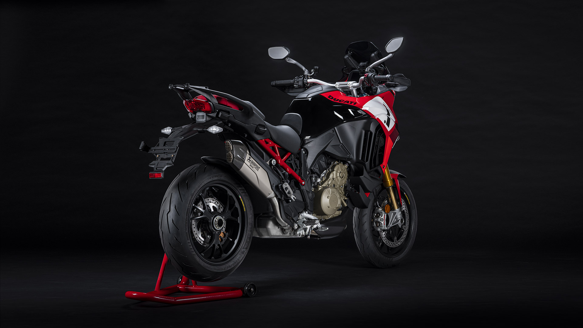 Ducati-MTS-V21N-15-Gallery-Studio-1920x1080